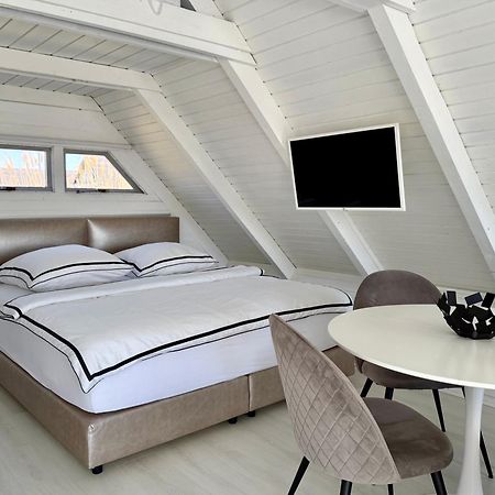 Seehuette Neusiedlersee - Strandhaus, Elektroboot Inklusive 拉斯特 外观 照片