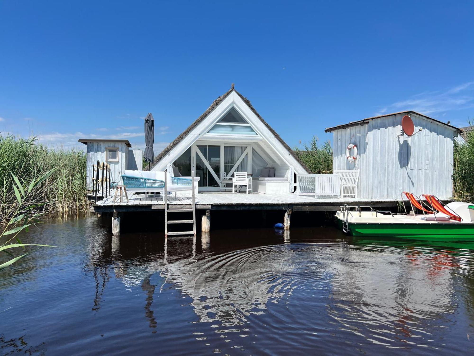 Seehuette Neusiedlersee - Strandhaus, Elektroboot Inklusive 拉斯特 外观 照片