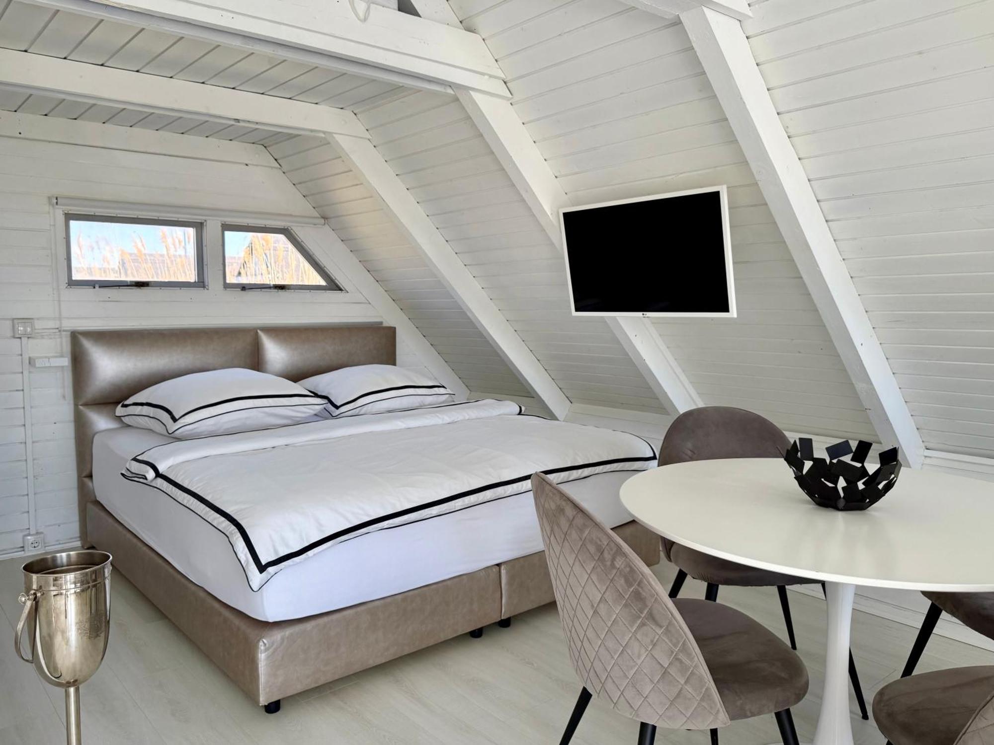 Seehuette Neusiedlersee - Strandhaus, Elektroboot Inklusive 拉斯特 外观 照片