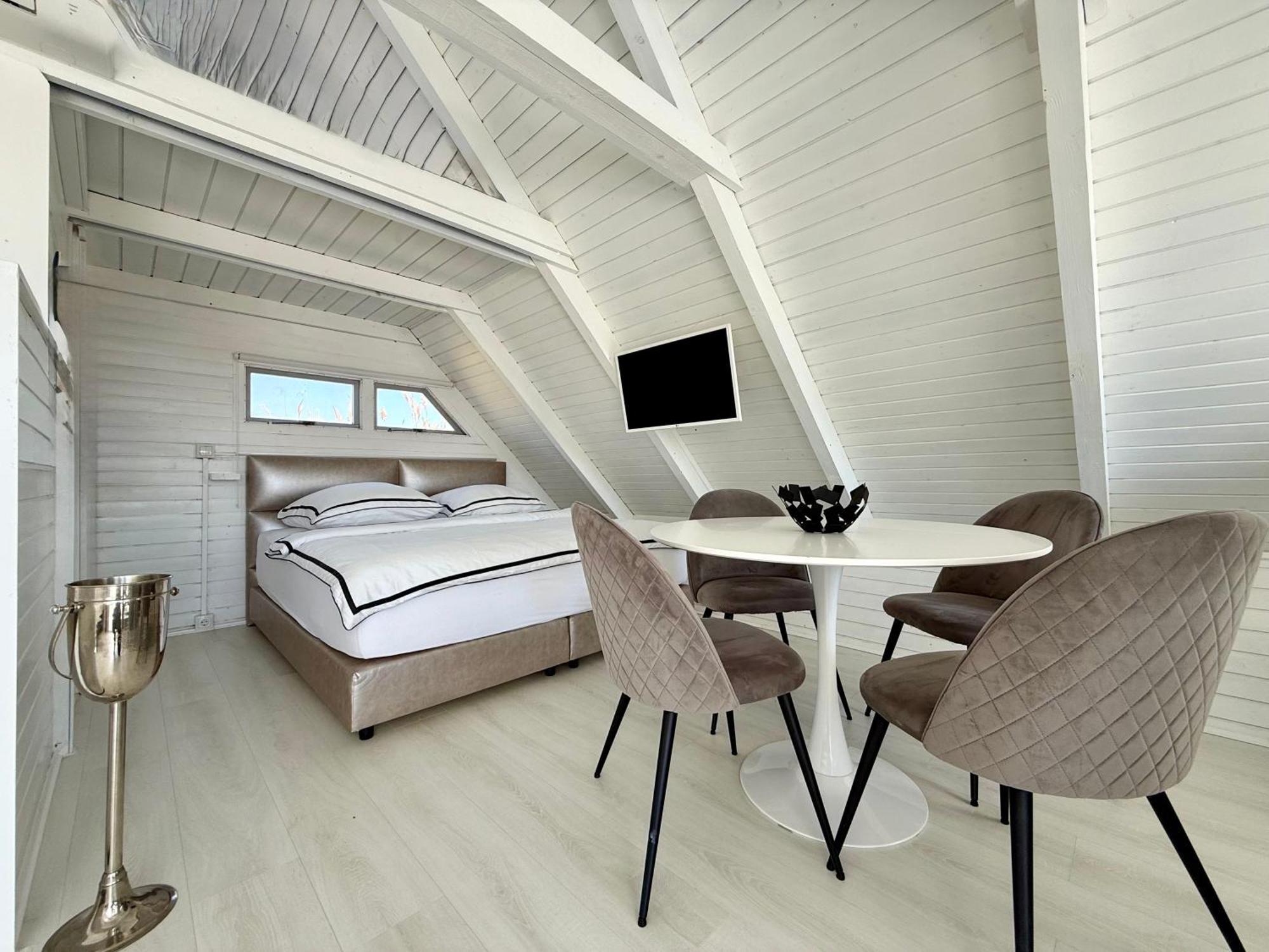 Seehuette Neusiedlersee - Strandhaus, Elektroboot Inklusive 拉斯特 外观 照片